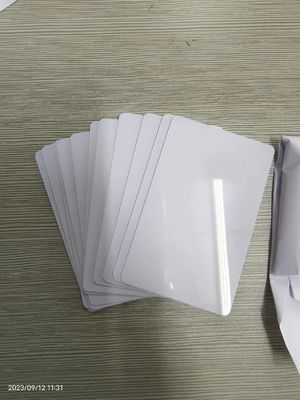 Pvc thermisch afdrukbare witte blanco kaart Cr80 54*85.6mm Voor kaartproductie