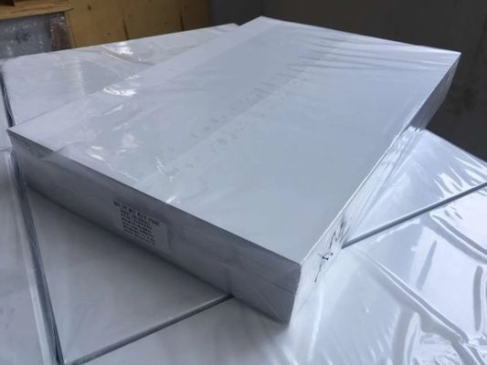 Eco-vriendelijk 0,3 mm witte kleur gerecycled afdrukbaar PVC-plastic sheet voor de productie van Smat-kaarten