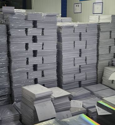 Wit inkjet afdrukbaar pvc-plaatje met sterke schilvastheid voor hoge resolutie afbeeldingen en aangepaste maten