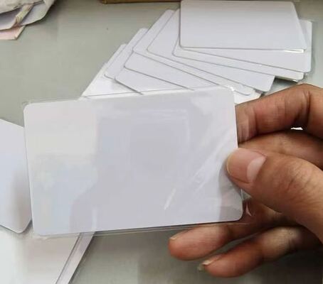 Witte inkjet afdrukbare PVC-platen voor de productie van plastic kaarten.