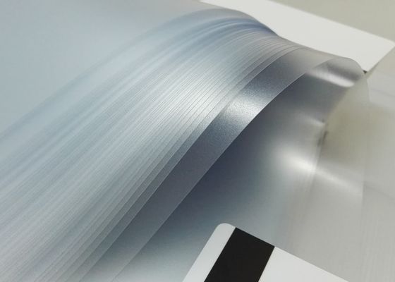 Langzame Verlaging Offset Printbare PVC Overlay Film met 0,04-0,10 mm Dikte voor Kaartlaminatie