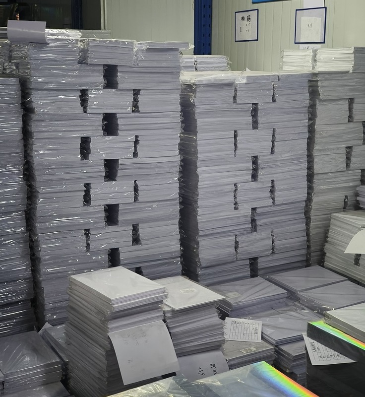 Wit inkjet afdrukbaar pvc-plaatje met sterke schilvastheid voor hoge resolutie afbeeldingen en aangepaste maten
